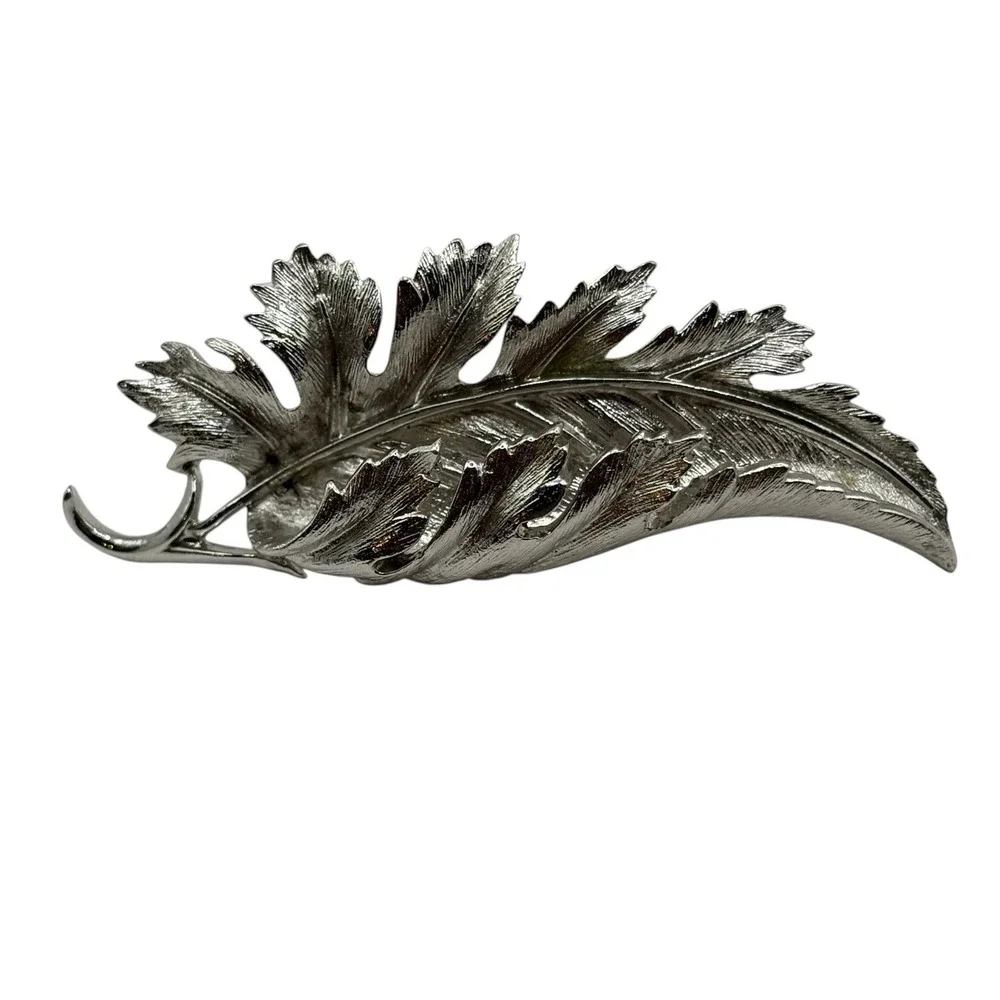 Coro Pegasus Leaf‎ Brooch Silver Tone Textured  Curled Vintage Nature 3D Brushed